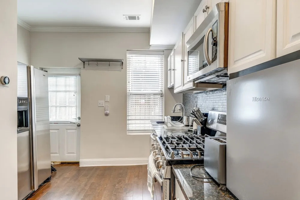 Centrally Located DC Row House Near Restaurants