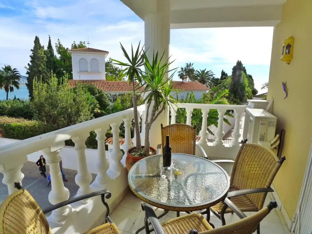 Carabeo 99 - Sleeps 4