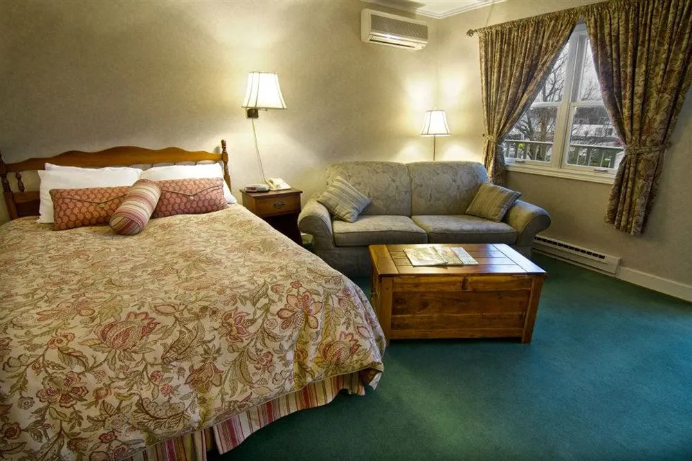 Lanes Privateer Inn