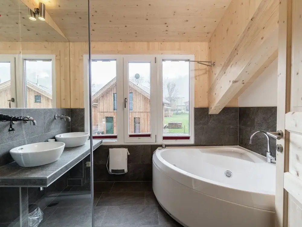 Cosy Chalet With hot tub