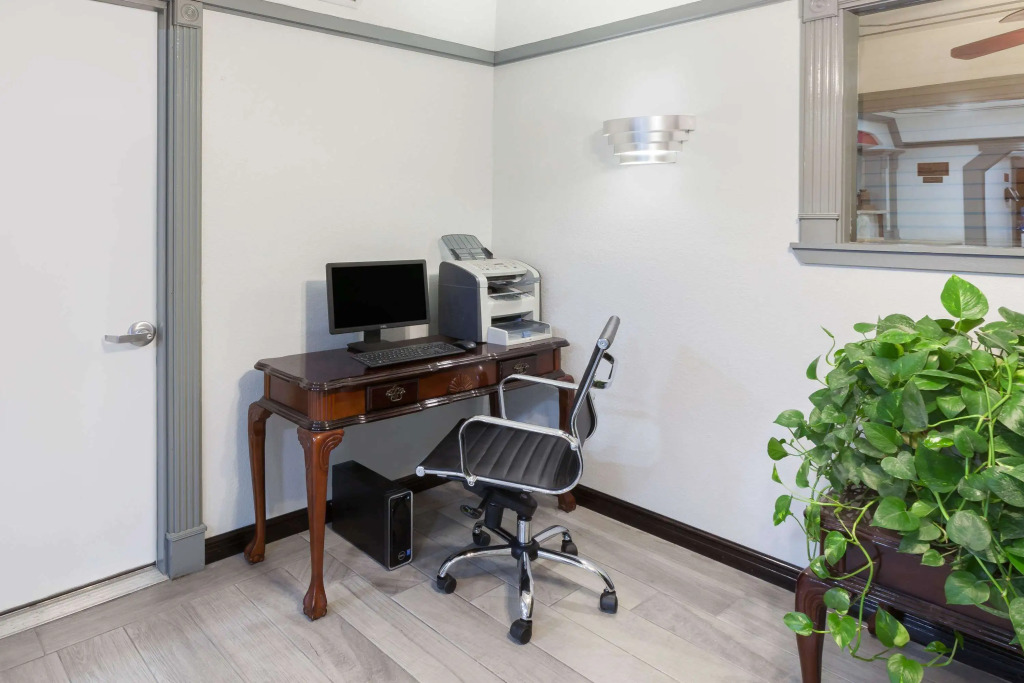 Super 8 by Wyndham Kingsville