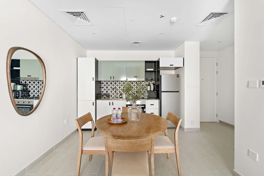 Silkhaus Cozy 2 BR Full Amenities