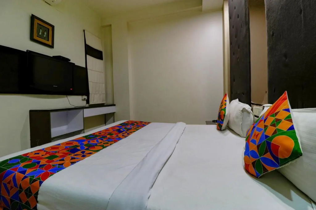 FabHotel Yug Villa