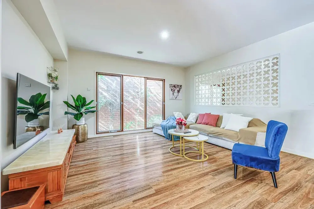 Stylish Luxe House For Big Group Near Shopping Center