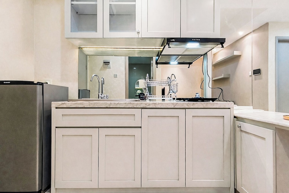 Artistic And Bright 1Br At Grand Sungkono Lagoon Apartment