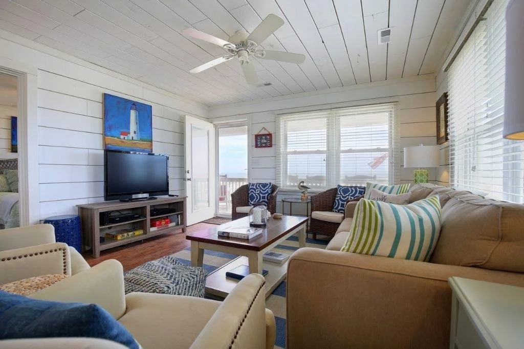 Holden Nothing Back 3 Br home by RedAwning