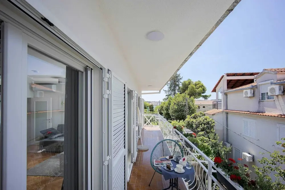 Elegant Tranquil Okrug Gornji Apartments