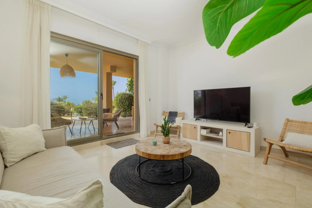 Modern and luxurious holiday home with sea views in Benahavís