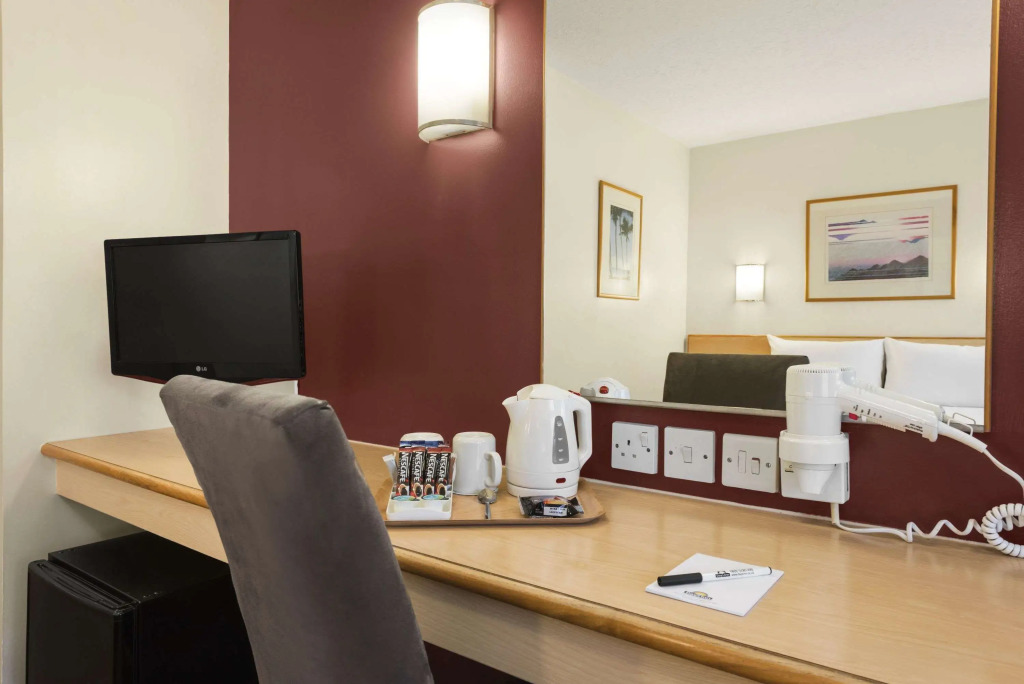 Days Inn by Wyndham Warwick South M40