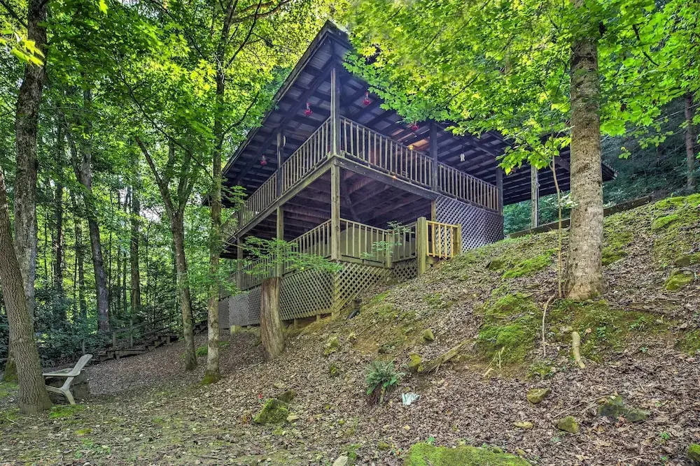 Tellico Plains Cabin - 5 Acres, Backyard Creek!