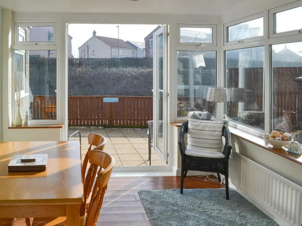 61 Longstone Close