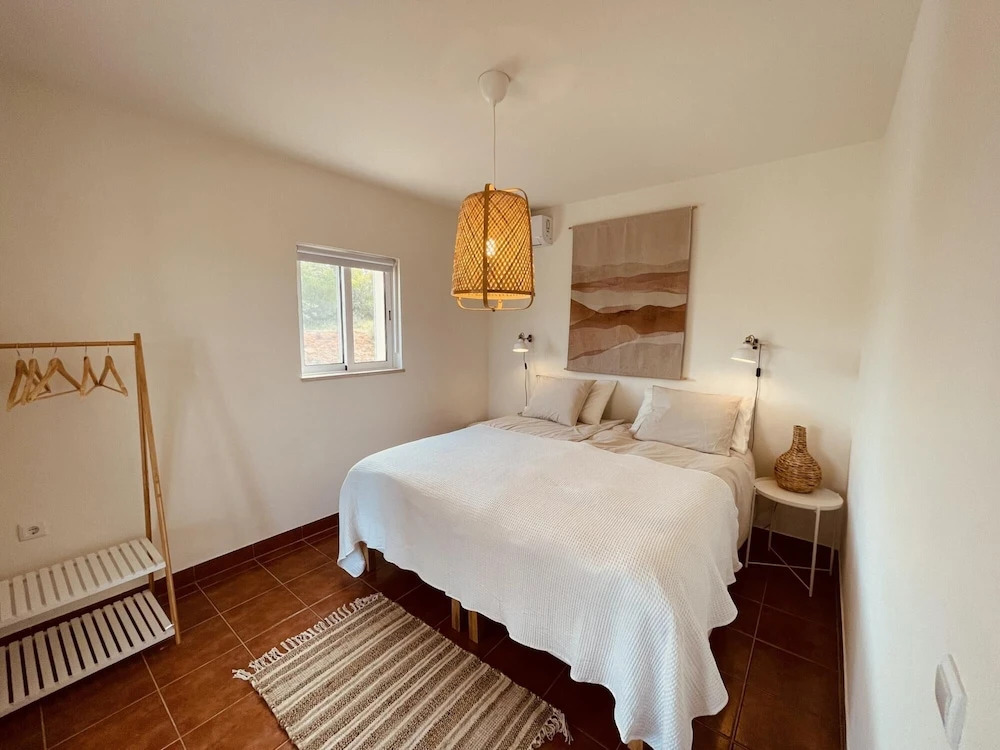 Casa Colinas Roxas by Portucasa
