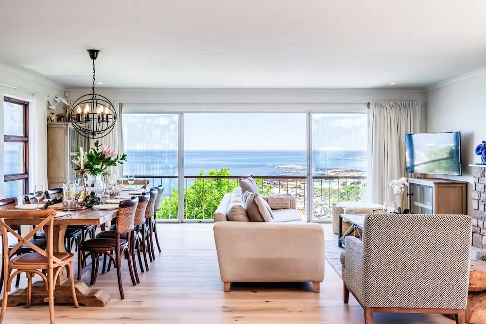 Luxurious Camps Bay Retreat w Sea Views Rock Residence
