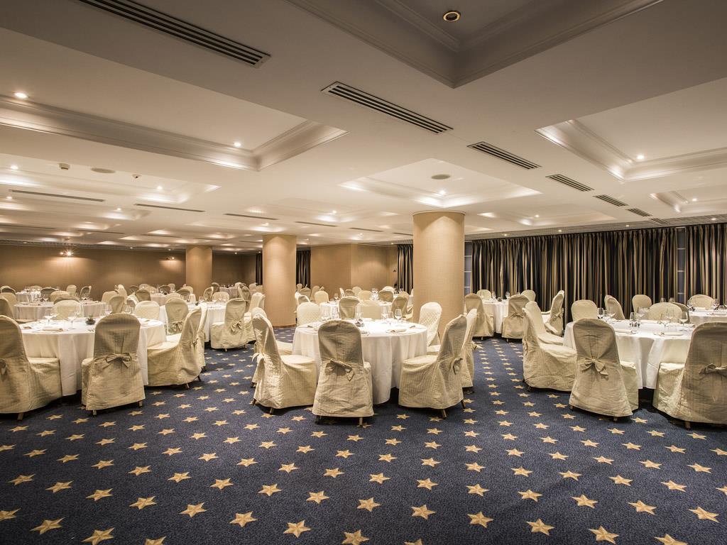 FlyOn Hotel & Conference Center