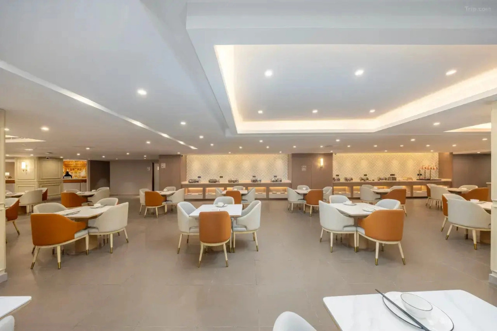Отель Vienna Chengdu Chunxi Road IFS Branch