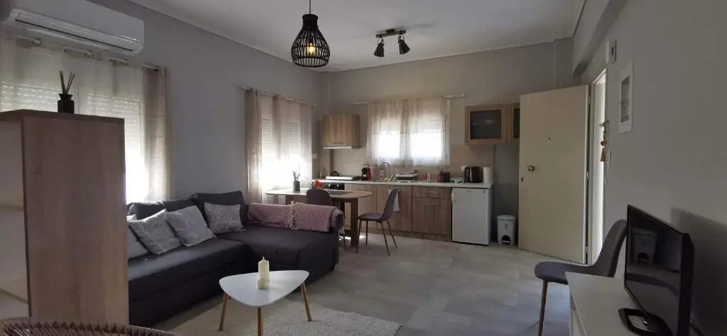 Xrysa's Central City Apartment