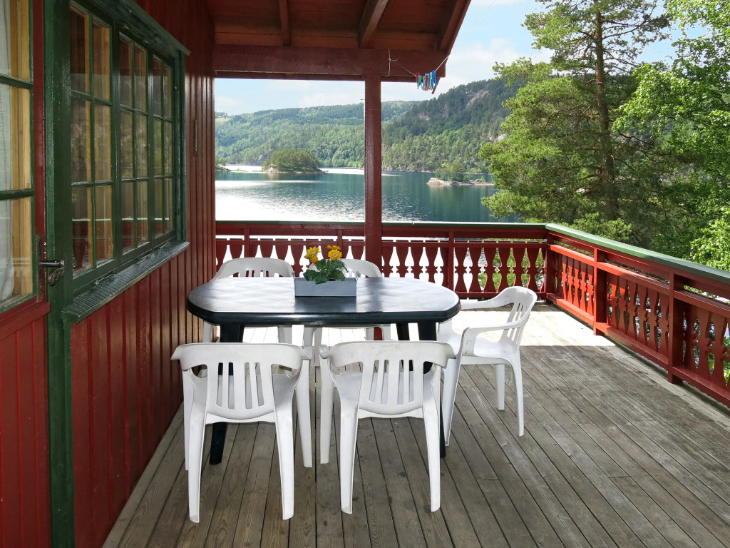 Holiday Home Midtholmen (SOW726)
