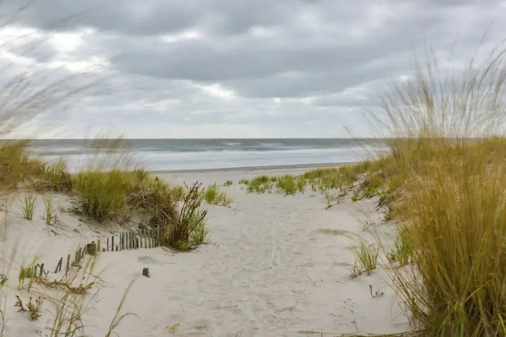 Cozy Ventnor Getaway: Walk to Public Beach!