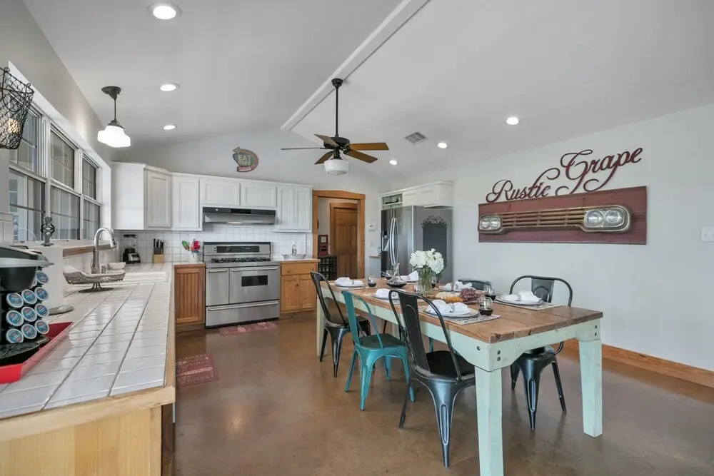 New! Gorgeous Home W/grill&views!
