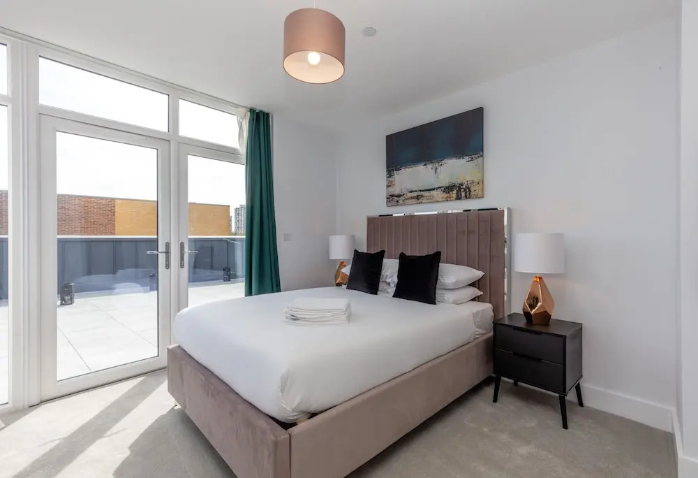 Deluxe South Central London Apartment