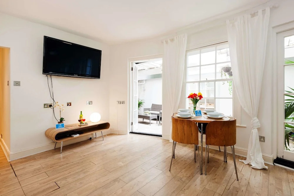 The Gloucester Terrace Abode - EFG