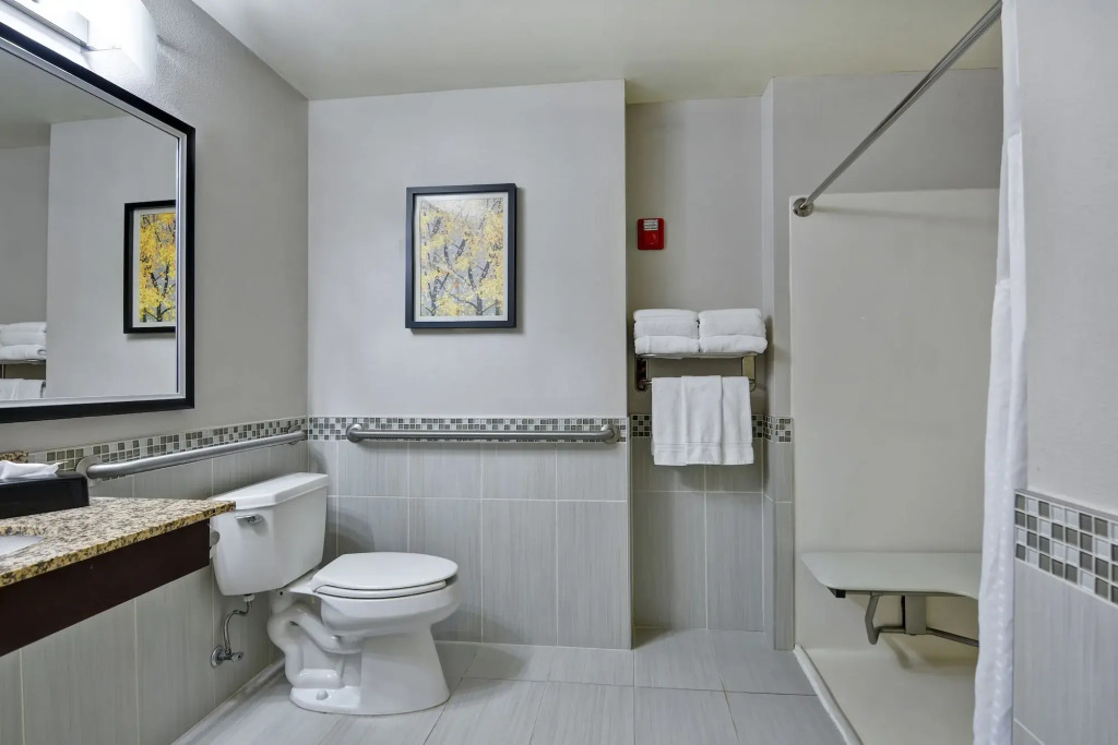 Holiday Inn Express Hotel & Suites Milwaukee-New Berlin by IHG