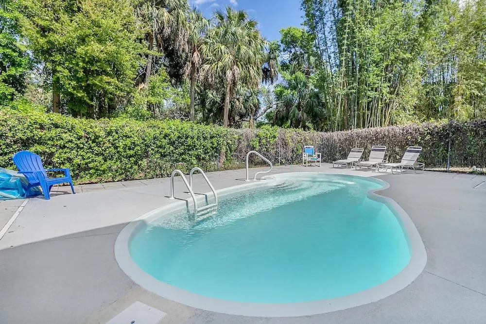 4BR Beach-Central Duplex by RedAwning