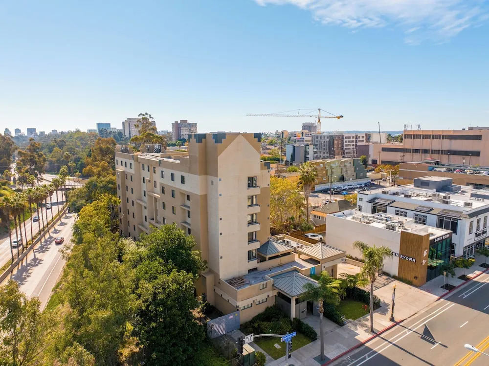 Uptown Inn by Vantaggio - Limited Service Apart-Hotel