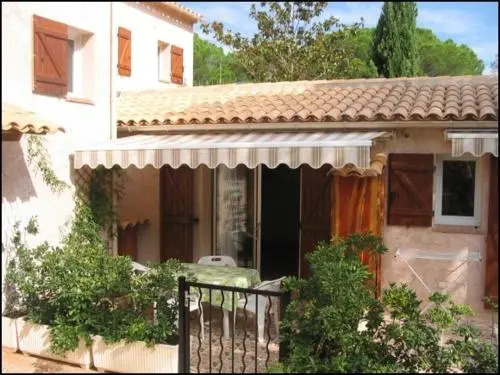AU BOIS FLEURI Location Villa et Studios Roquebrune-sur-Argens