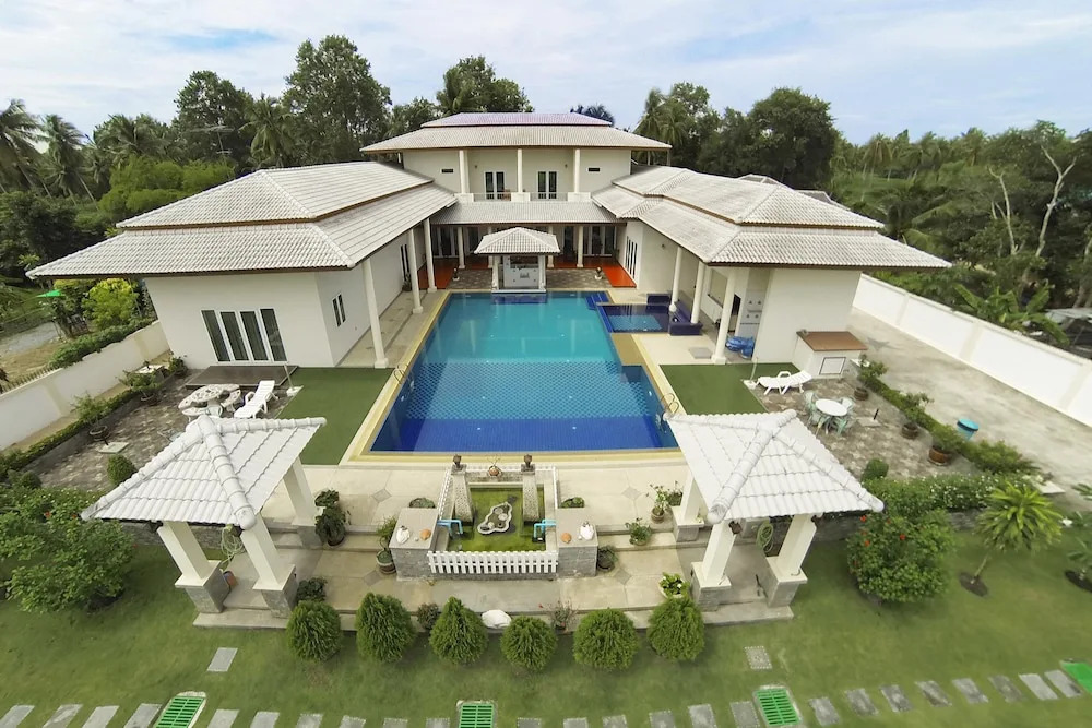 Huay Yai Manor