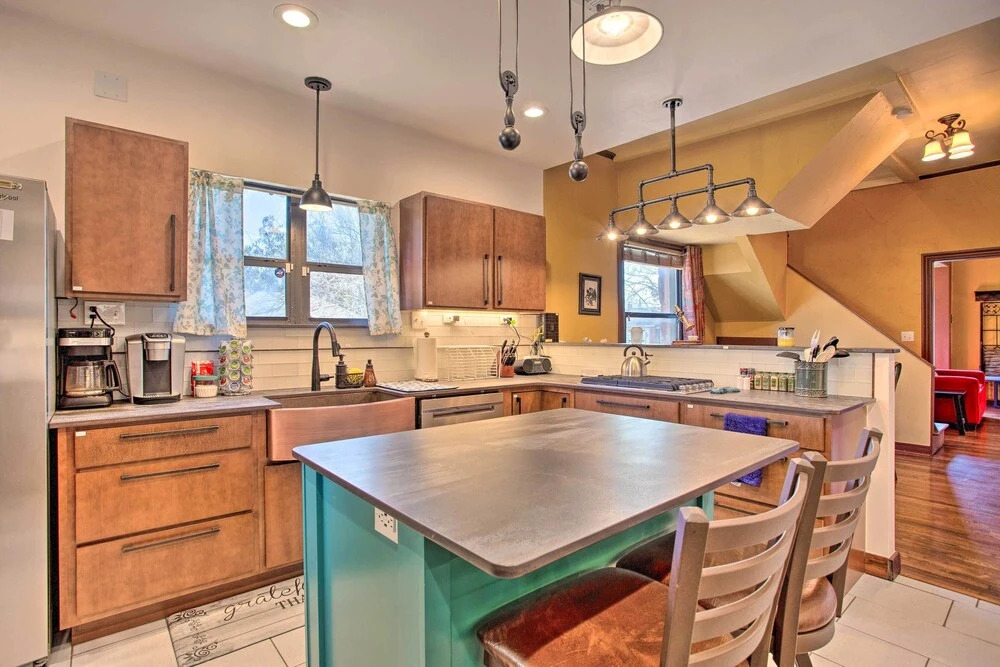 Pet-friendly OKC Home w/ Yard ~ 5 Mi to Dtwn!