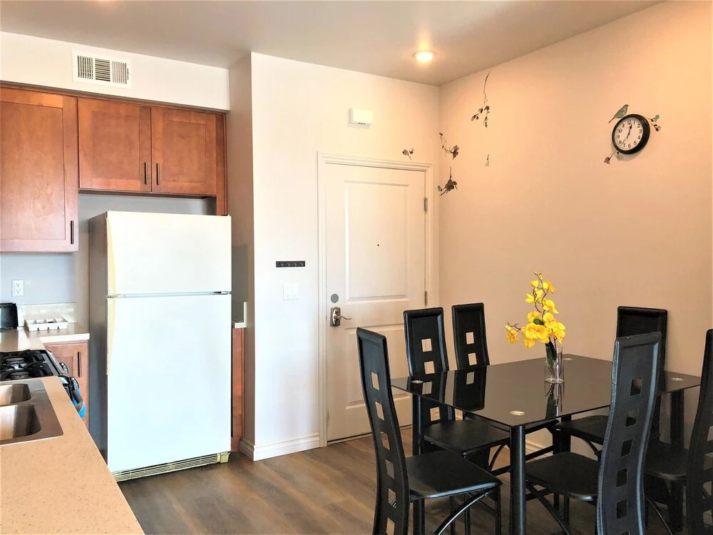 Fully Furnished Apartments near CSUN