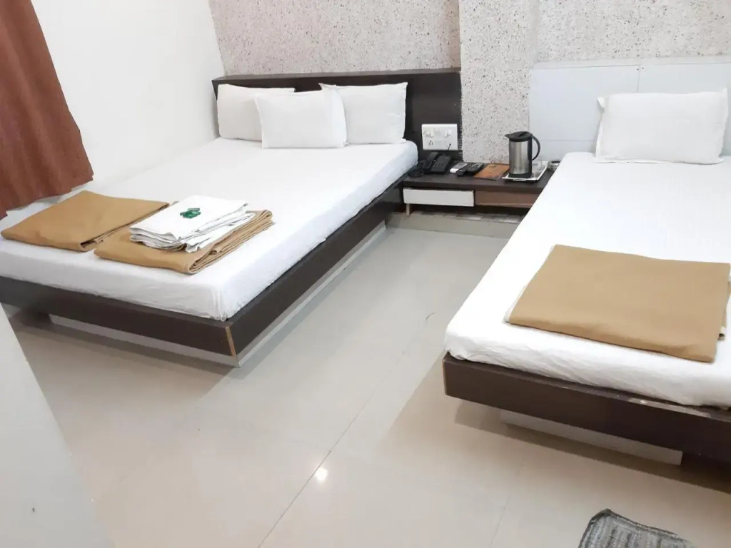 Shree Akshar Restaurant and Hotel