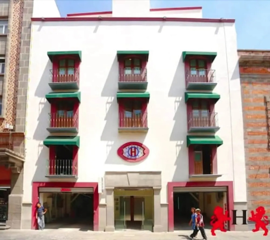 Hotel Leones
