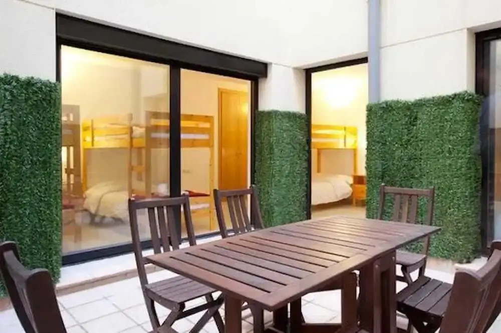Big 2-level apartment near Park Guell with A/C and free wifi