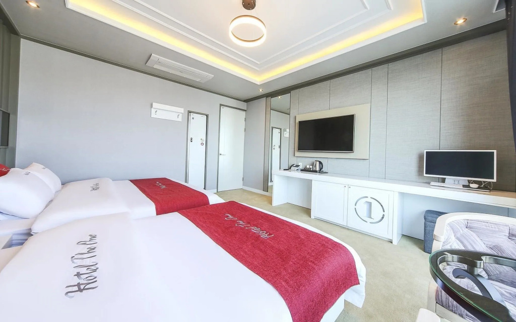 Hotel The One