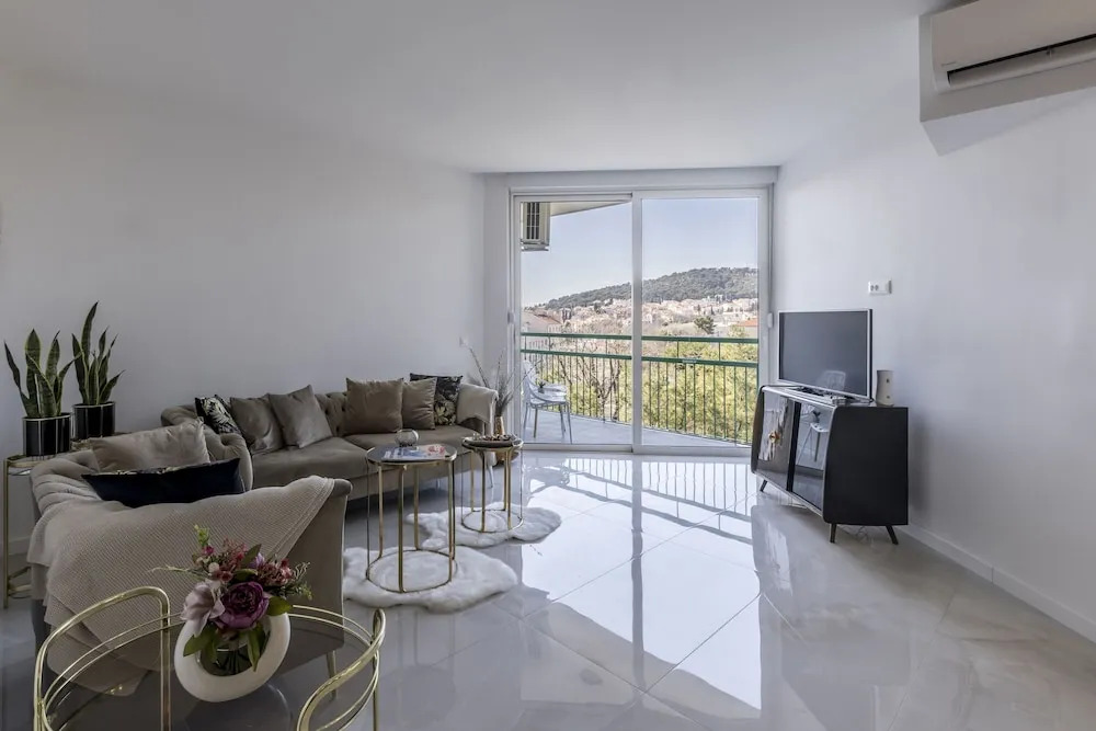 Carmen - 2 Bedroom Apartment - Downtown