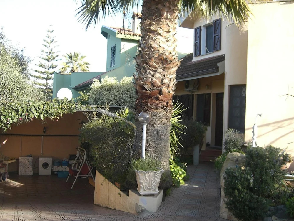 Apartment With 2 Bedrooms in Quartu Sant'elena, With Wifi Near the Beach