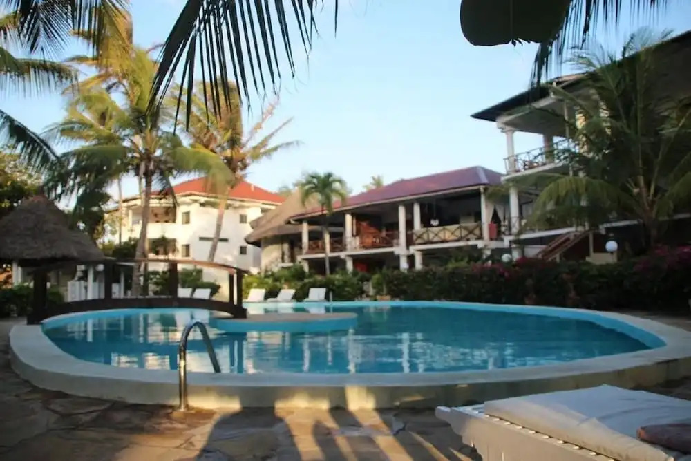 Room in Apartment - Wonderful two Minutes Walk to the White Sand Beach Property