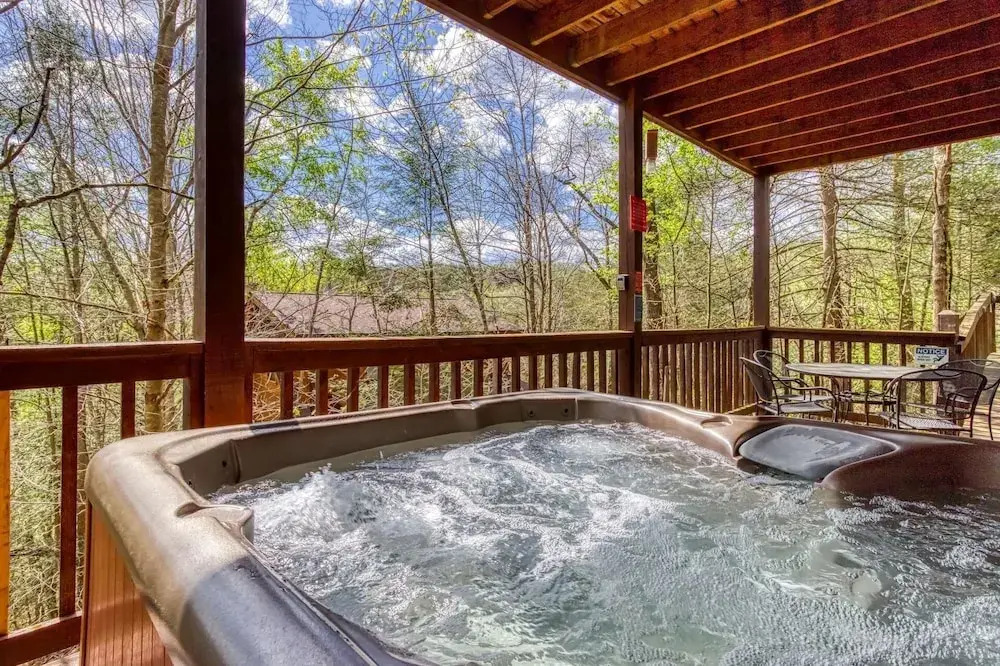 Er20 - Eagles Roost Great Location! - Close To Town! 4 Bedroom Cabin by RedAwning