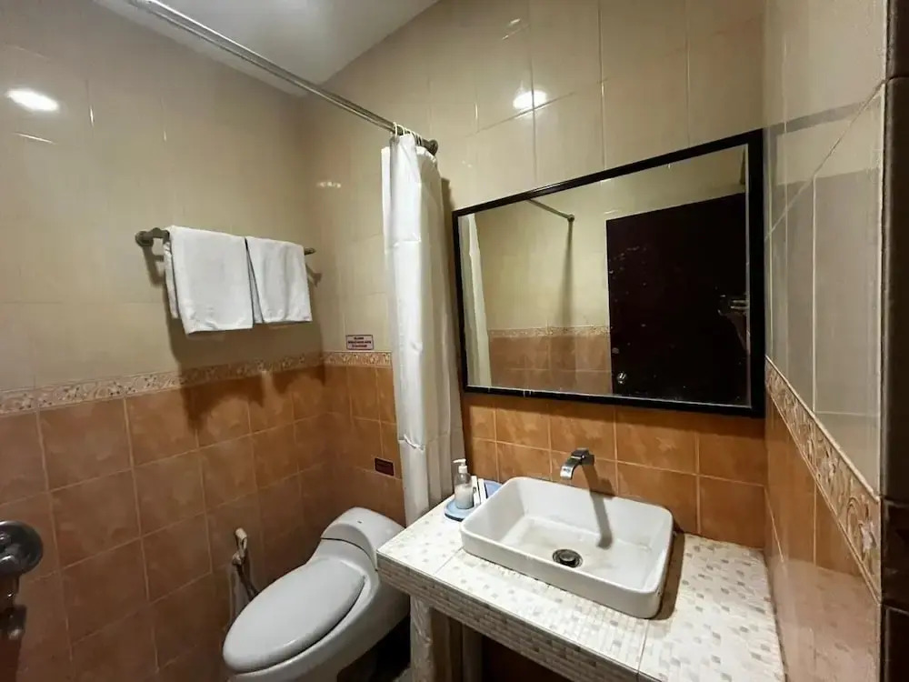 OYO 94442 Jebres Inn