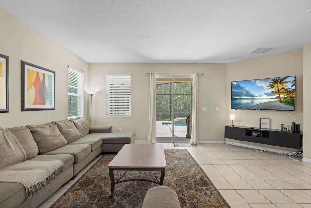 4 Bed Close to Disney Private Pool
