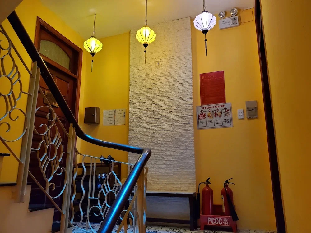 Grandma Lu - Banh Mi Coffee  Hostel