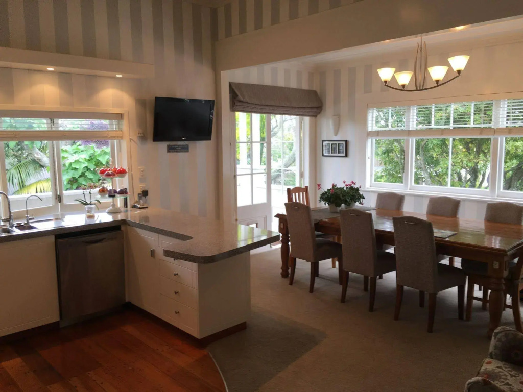 Eden Park Bed And Breakfast Inn