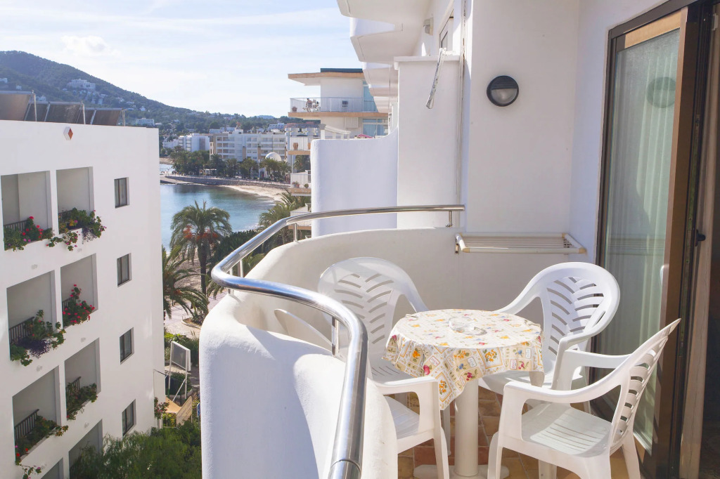 Apartamentos Bon Lloc