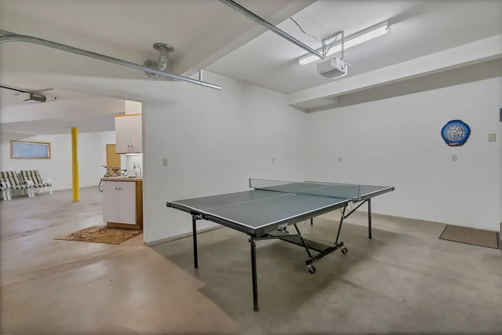 8 Crag Home with Private Indoor Hot Tub, Bike is Provided for Outdoor Activities by RedAwning