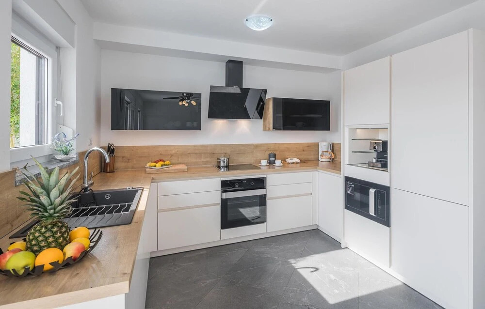 Nice Home in Medulin With Wifi and 5 Bedrooms