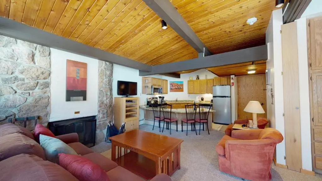 Laurelwood Condominiums Studio Premier Unit 413