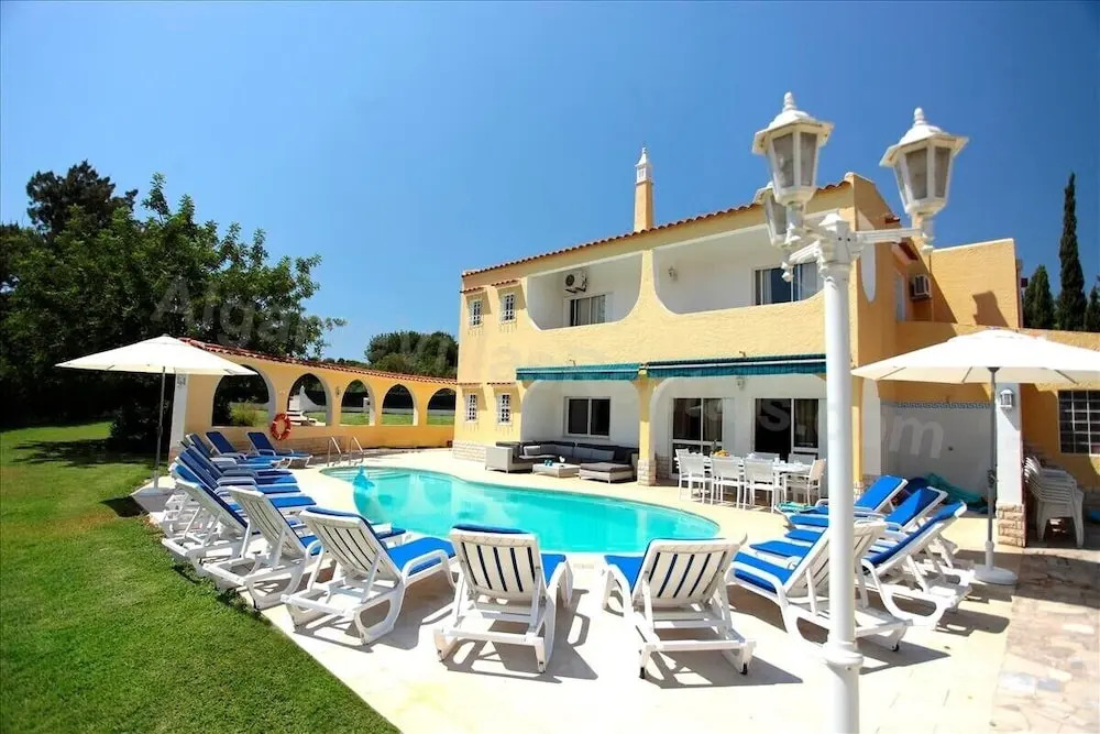 Outstanding Villa With Heated Pool