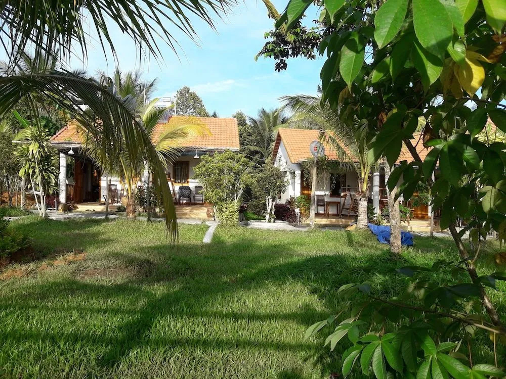ღ Y Nghia at Ong Lang Beach ღ Coastal Haven with Home Cooked Bungalows ღ